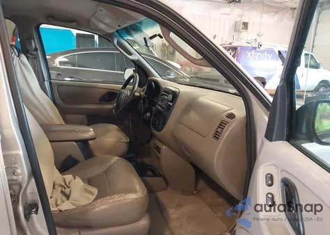 2001 Ford Escape Xlt from USA, damaged, VIN 1FMYU03111KF79156